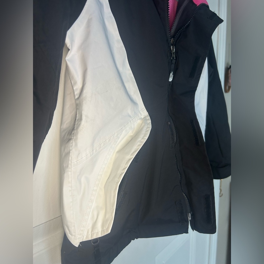 The North Face Pink and Black Girls' Jacket - Picture 3 of 7
